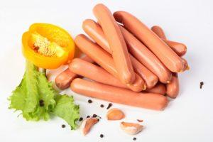 есть ли в сосисках мясо